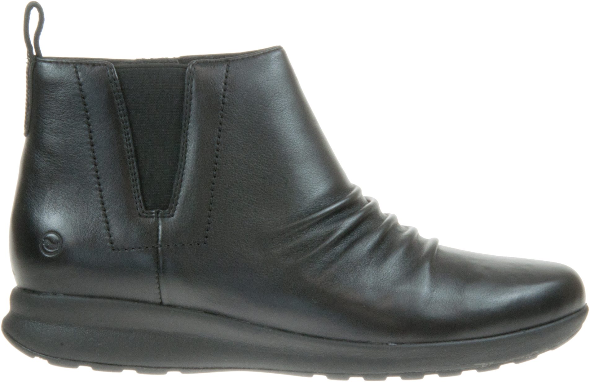 un adorn mid clarks