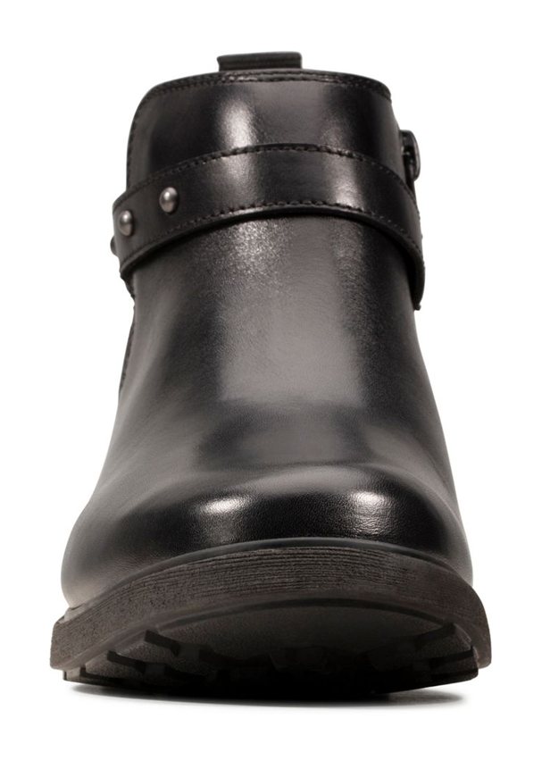 clarks astrol soar boots