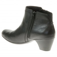 Sarah Boot