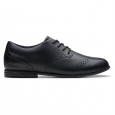 Finja Brogue Older