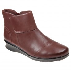 clarks hope track leather ankle boots