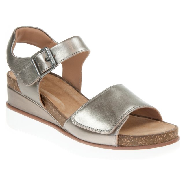 Clarks store online bay plaza