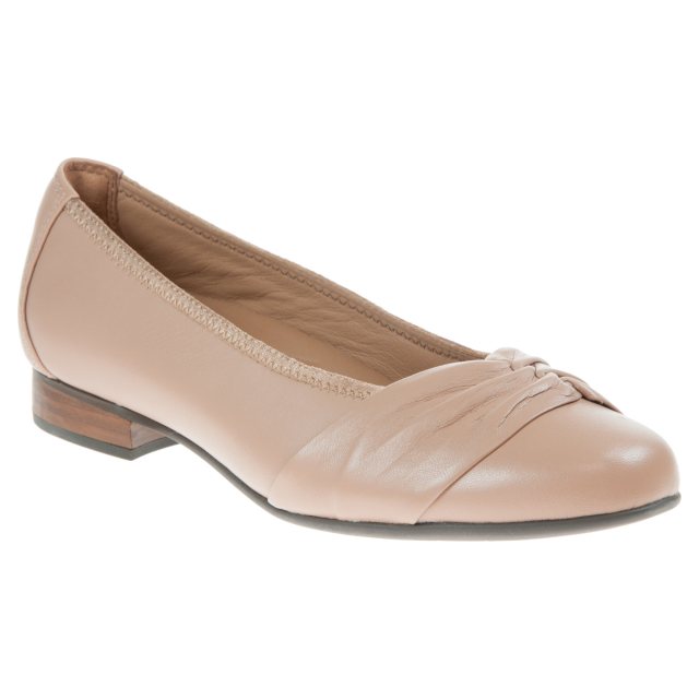 Clarks Women's Closed Toe Sandals