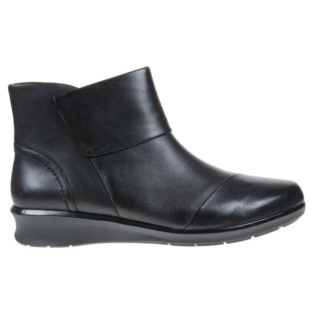 Clarks hope track boots hotsell